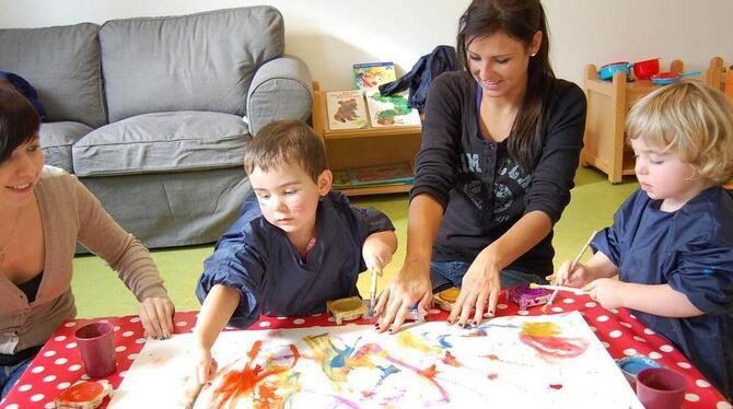 Die beiden Zweijährigen Jan und Leni gehören zu den ersten »Nutzern« der neuen Gruppe. Bis zu neun Kleinkinder können Tina Zahn