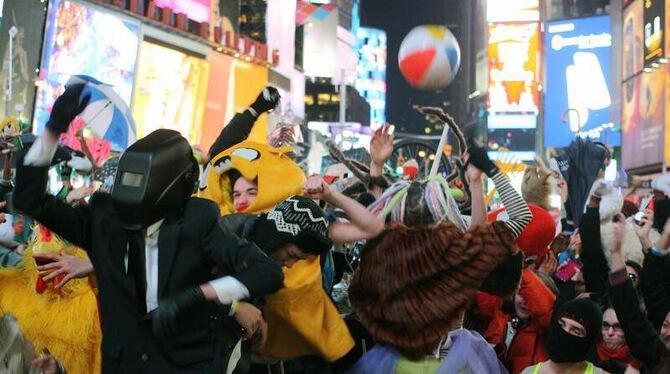 Gute Stimmung auf dem New Yorker Times Square beim »Harlem Shake«. Foto: Christina Horsten