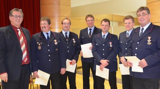 Bei der Hauptversammlung der Römersteiner Gesamtwehr wurden Manfred Schmutz und Roland Wurst für 40 Jahre aktiven Dienst ausgeze