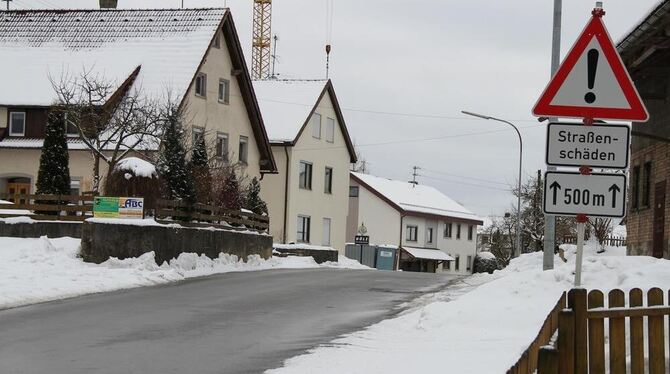 Der Sanierungsbedarf ist offensichtlich. In den kommenden Jahren soll Wilsingens Ortsdurchfahrt erneuert werden. FOTO: LEUSCHKE