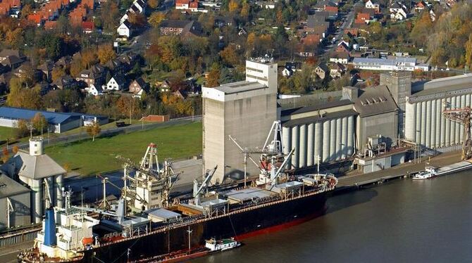 Pieranlage des Hafens im niedersächsischen Brake: Mehr als 3500 Höfe in Niedersachsen sind mit hochgiftigem Futtermittel aus