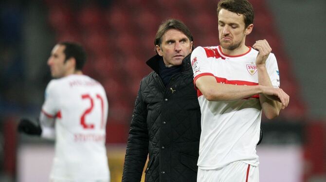 Christian Gentner will sich von Bruno Labbadia nicht trösten lassen. FOTO: DPA