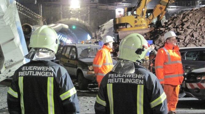 Bei der Anwohnerinformation sicherte die Reutlinger Feuerwehr den Tunnelbesuch ab. FOTO: FW