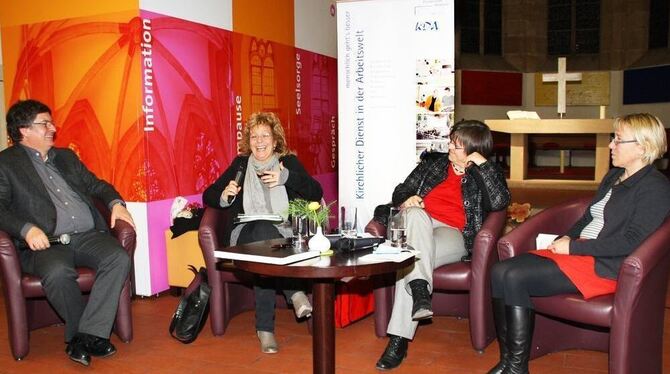 Karl-Ulrich Gscheidle, Beate Müller-Gemmeke, Brigitte Schäfer und Esther Kuhn-Luz (von links) bei der Podiumsdiskussion. FOTO: S