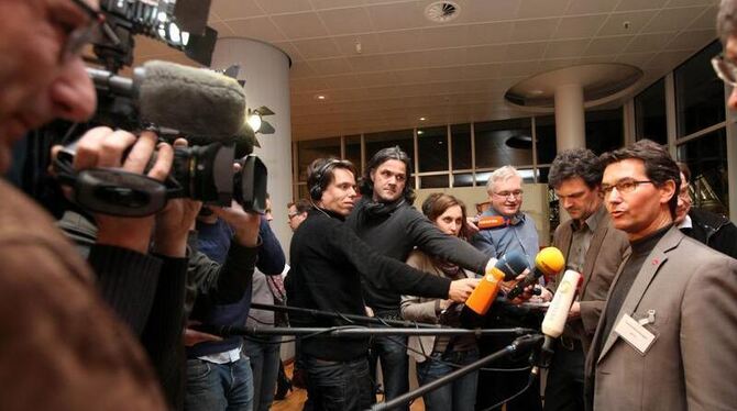 Christoph Schmitz, Pressesprecher von Verdi, gibt der Presse über den Stand der Verhandlungen Auskunft. Foto: Nestor Bachmann