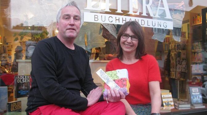 Kombinieren Kunst und Literatur: Andreas Anders und Sabine Ruf.  FOTO: SEITZ