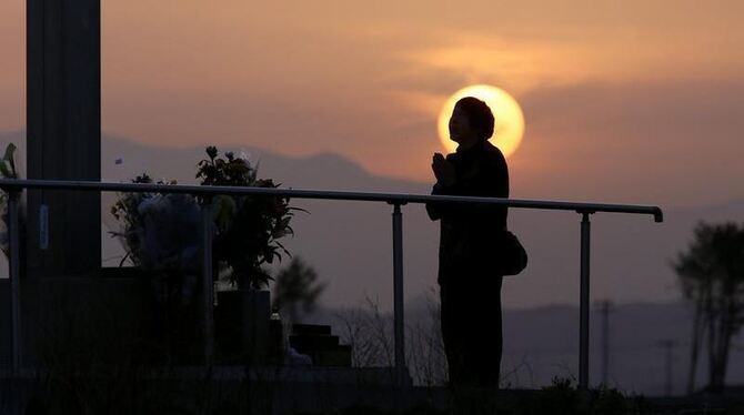 Gebet für die Opfer des Tsunami in Japan. Foto: Kimimasa Mayama 