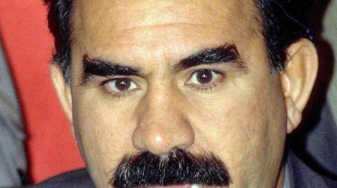 Pkk Chef Öcalan Ruft Zu Waffenruhe Und Demokratisierung Auf Politik Nachrichten Reutlinger