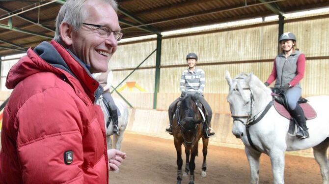 Heinrich-Herrmann Engemann gibt die Kommandos, seine Schützlinge versuchen, seine Hilfen anzunehmen. GEA-FOTO: PACHER