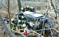 Schwierige Rettungsarbeiten im Hang des Albtrauf bei der Talheimer Steige.