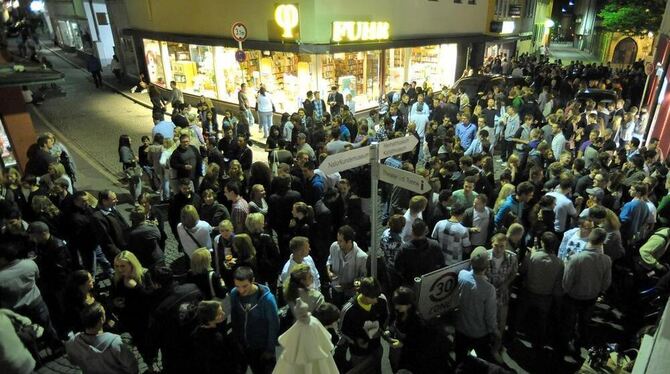 Nicht nur Events wie die Nachtschwärmer sorgen zunehmend für Ärger in der Altstadt.  ARCHIV-FOTO: NIETHAMMER