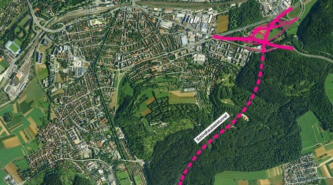 Der Schindhautunnel geht ab dem Bläsibad (unten) auf einer Länge von 2,3 Kilometer durch den Berg. Rund 1,5 Kilometer ist die St