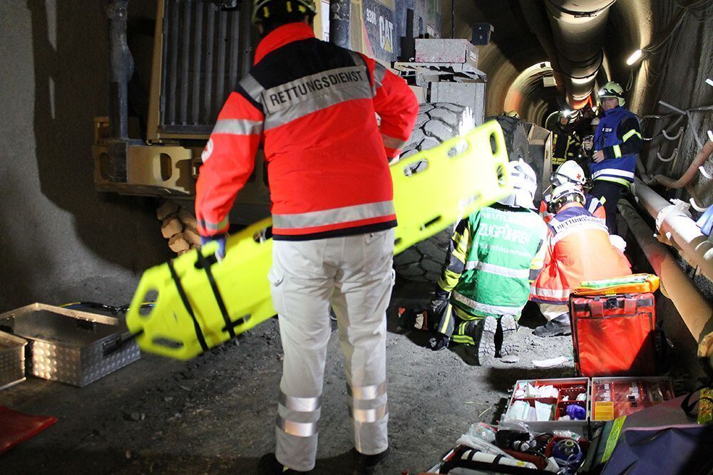 Feuerwehrübung im Scheibengipfeltunnel