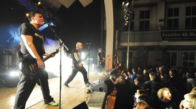 Ordentlich entstaubt wird die Uracher Festhalle bei den Rock Days am 26. und 27. April. FOTO: PR