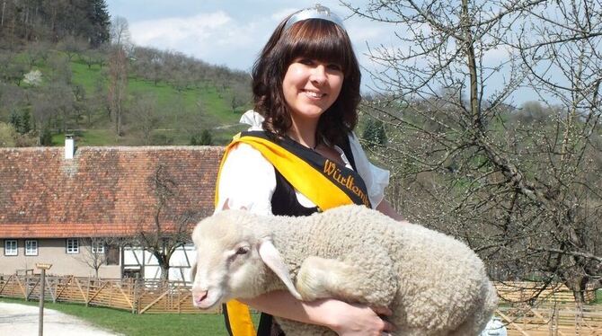 Ein charmantes Lächeln für die Fotografen: Nicole Herb aus Laichingen ist seit gestern die neue, inzwischen vierte Württemberger