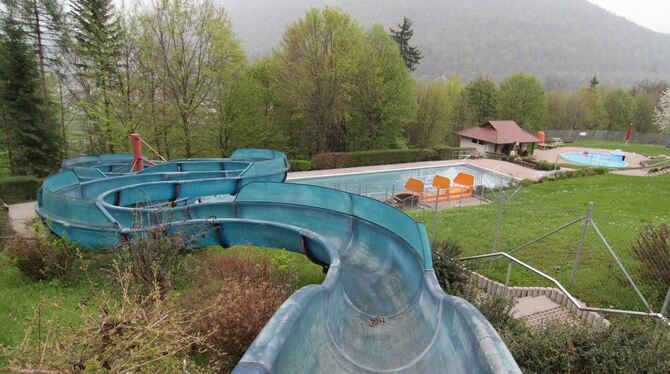 Schicke Rutsche im Uracher Höhenfreibad.