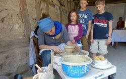 Offene Ateliers: Anja Stevenson lässt sich über die Schulter schauen. FOTO: WEBER