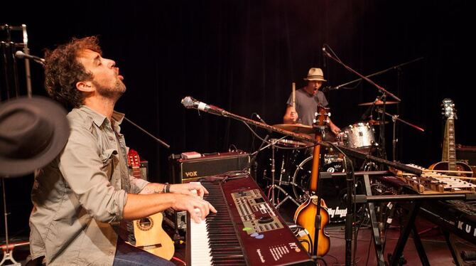 Verrückter Musikmarathon: Aidan Roberts und Daniel Holdsworth performen Mike Oldfields »Tubular Bells«. FOTO: PR