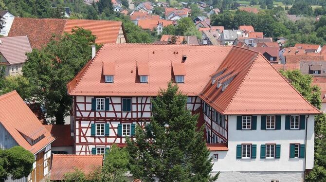 Wind und Wetter setzten dem Fachwerk zu. Im Herbst wird nun die Fassade saniert. GEA-ARCHIVFOTO: FÖRDER