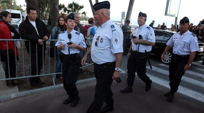 Polizei in Cannes: Nach Schüssen aus einer Schreckschusspistole wurde bei den Filmfestspielen eine Fernsehbühne evakuiert wor