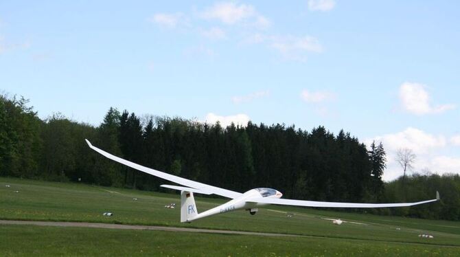 Hoch hinaus geht es beim Wettbewerb für Segelflieger auf dem Übersberg. FOTO: LEIPPERT