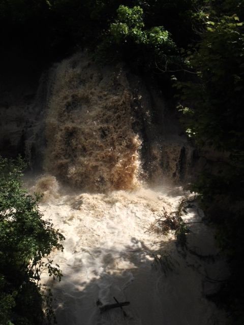 Die Wiesaz als Wasserfall in Gönningen