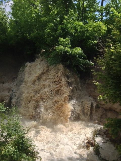 Die Wiesaz als Wasserfall in Gönningen