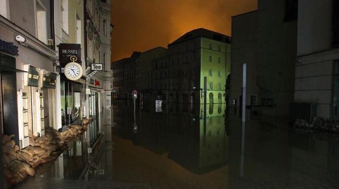 Nächtliche Spiegelung in Passau. Foto: Karl-Josef Hildenbrand