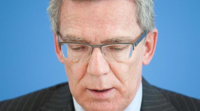 Steht weiterhin massiv unter Kritik: Verteidigungsminister Thomas de Maizière. Foto: Maurizio Gambarini