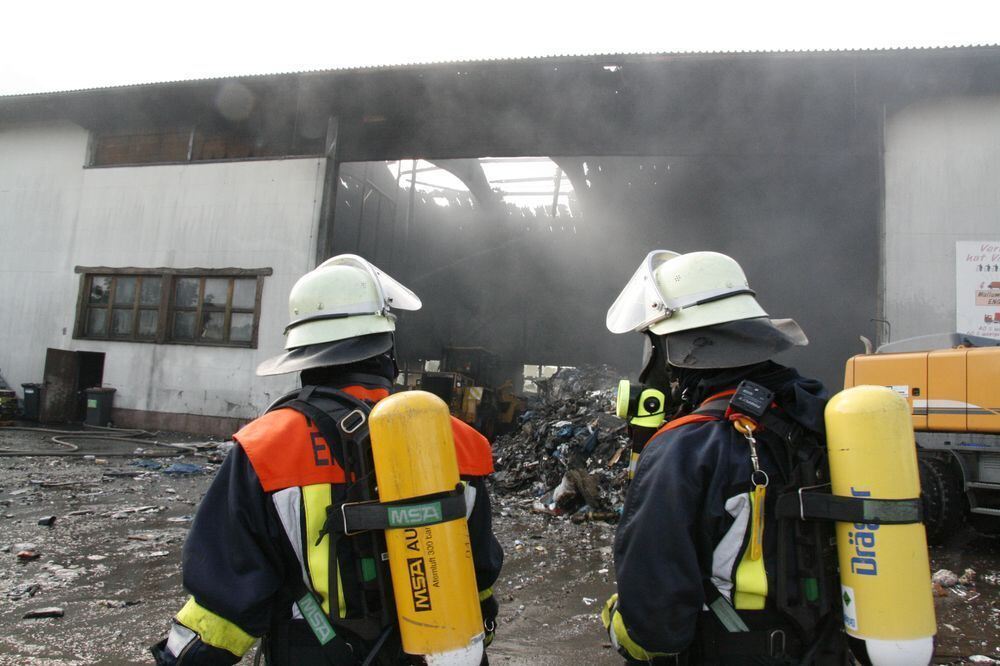 Großbrand im Kleinengstinger Gewerbegebiet