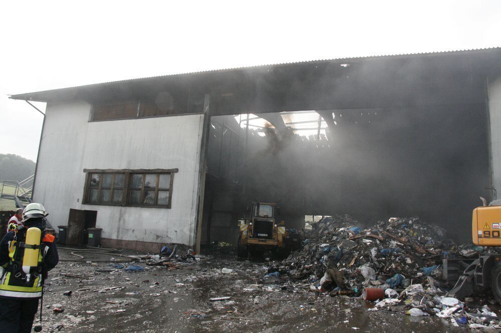 Großbrand im Kleinengstinger Gewerbegebiet