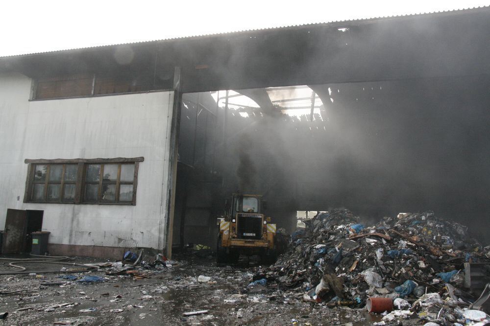 Großbrand im Kleinengstinger Gewerbegebiet