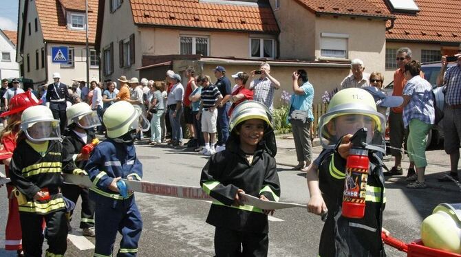 Einfach süß: Löschzwerge beim Festumzug.