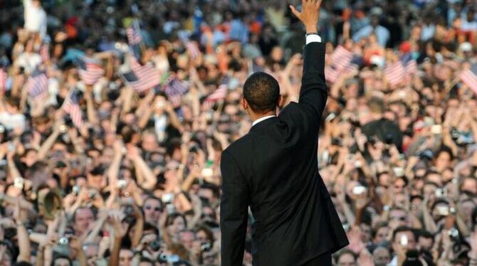 In Berlin wird Obama vor dem Brandenburger Tor zu ausgewählten Gästen sprechen. Hier sieht man ihn bei seinem Besuch in Berli