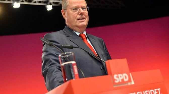 SPD-Kanzlerkandidat Peer Steinbrück bei einem Parteikonvent in Berlin. Foto: Britta Pedersen/Archiv