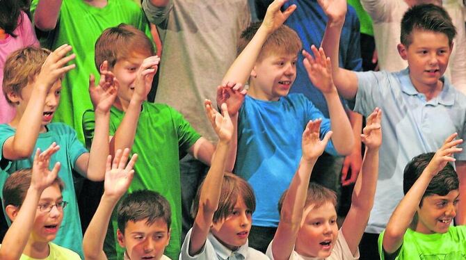 Da war Pep drin in den Chor-Beiträgen der Friedrich-List-Schüler im Georgensaal – aber auch in den Orchesterstücken. GEA-FOTOS: