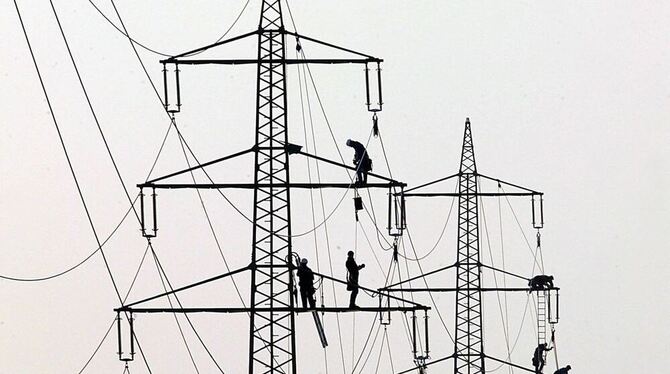 Die neuen Stomleitungsmasten werden höher, dafür müssen neue stabile Fundamente gebaut werden. 	GEA-ARCHIV-FOTO