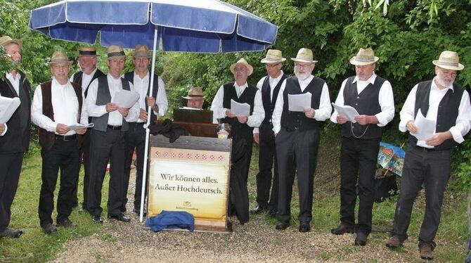 Sie können alles. Außer Hochdeutsch. Vor allem können die zwölf Herren von »Heu & Öhmd« vierstimmige Silcher-Lieder singen.