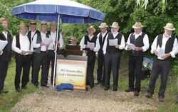 Sie können alles. Außer Hochdeutsch. Vor allem können die zwölf Herren von »Heu & Öhmd« vierstimmige Silcher-Lieder singen.