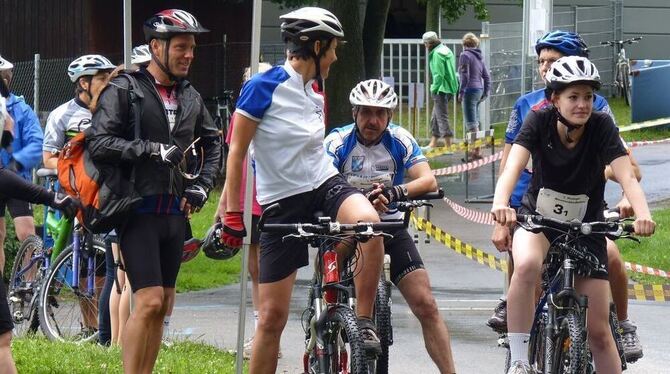 Zur 150-Jahr-Feier des VfL Pfullingen startete der erste Mountainbike-Biathlon im Jahnstadion (Bild). Am 27./28. Juli gibt es je