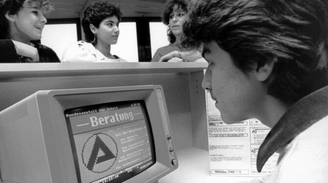 Lehrstellensuche 1985 mit dem Bildschirmtext-System Btx. Foto: Norbert Försterling