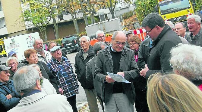 Unbequemes Bürgergespräch: Ulrich Fiedler im Neugreuth.  FOTO: PFISTERER