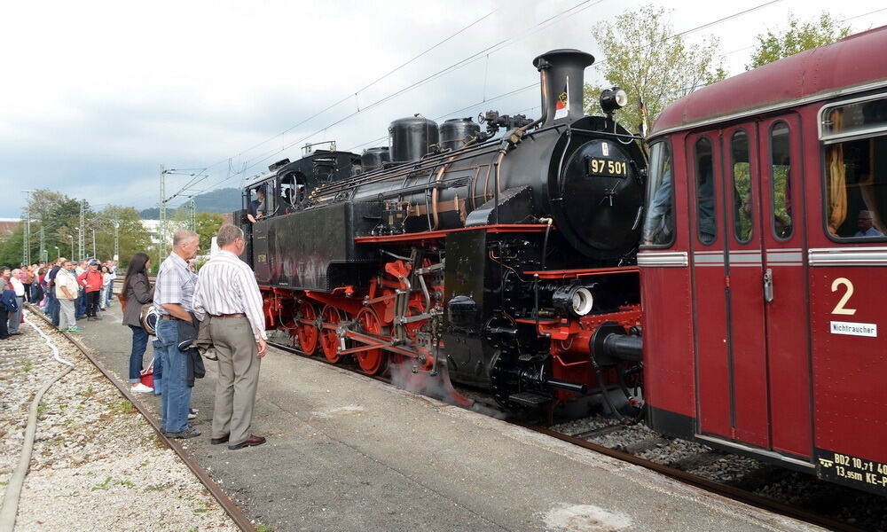 Zahnraddampflokomotive fährt wieder