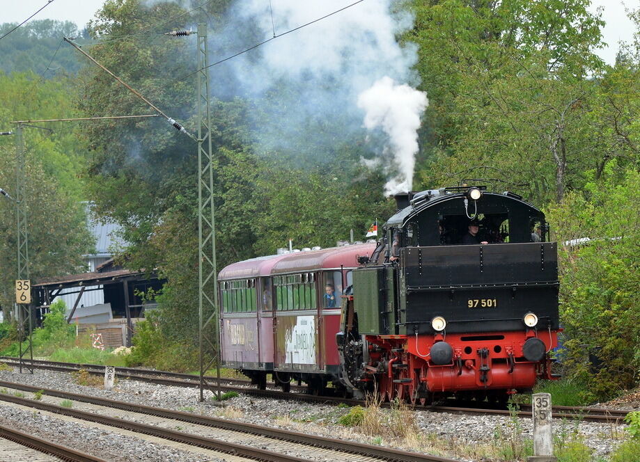 Zahnraddampflokomotive fährt wieder