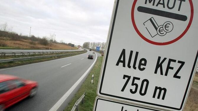 Mautpflichtig: der Rostocker Warnowtunnel. Foto: Jens Büttner/Archiv