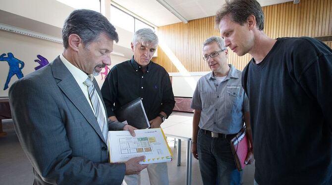 Die Eduard-Spranger-Schule wird Gemeinschaftsschule: Peter Geier, Leiter des städtischen Gebäudemanagements, Architekt Harald Os