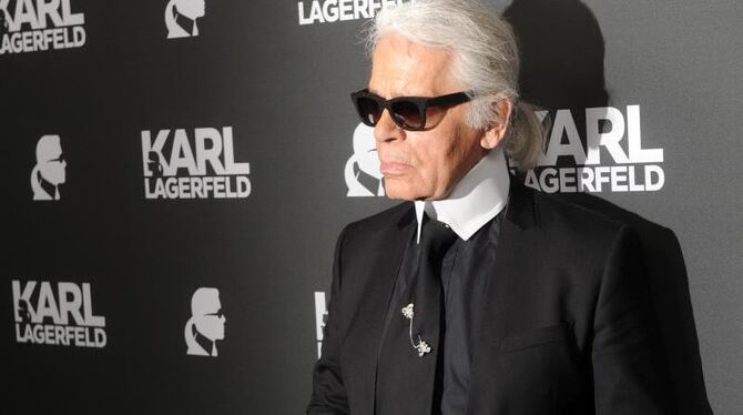 Der Modeschöpfer Karl Lagerfeld hat keine Lust, sich mit Geldangelegenheiten zu beschäftigen. Das erledigen Mitarbeiter für i