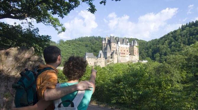 Der Traumpfad Eltzer Burgpanorama nahe der Mosel ist zu »Deutschlands Schönstem Wanderweg 2013« gewählt worden. Foto: Rhein-M