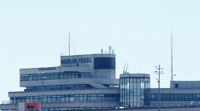 Auf dem Gelände des Flughafens Berlin-Tegel ist ein Gefahrstoff ausgetreten. Foto: Rainer Jensen