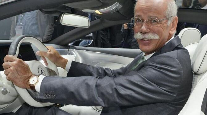 Trotz der anhaltenden Diskussion um hohe Lohnkosten sieht Daimler-Chef Dieter Zetsche keine Gefahr für deutsche Standorte. Fo